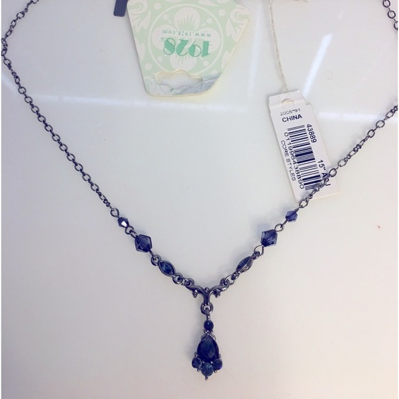 Necklace and earrings - Picture 2 of 4